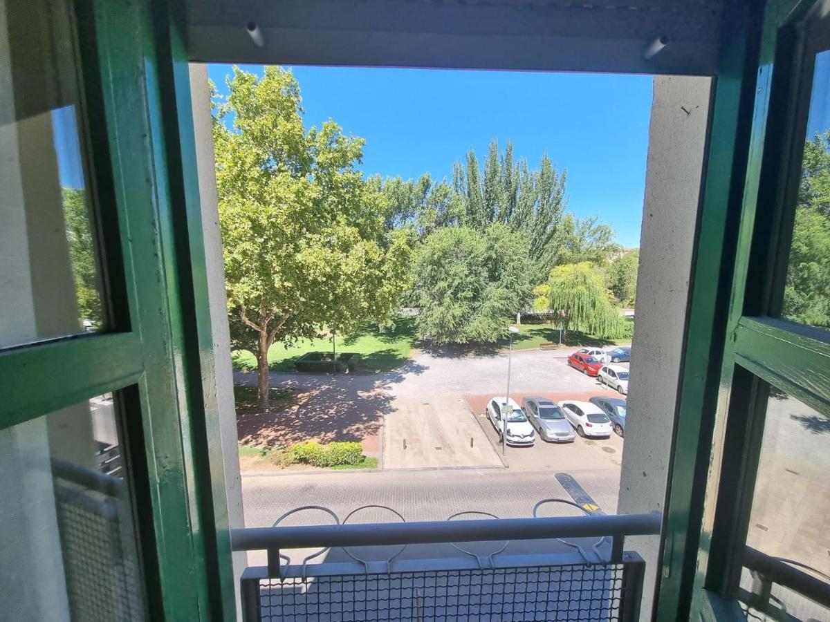 Un Rincon Con Vistas Al Parque Wifi Junto A Catedral By Apartamentos Логроньо Экстерьер фото