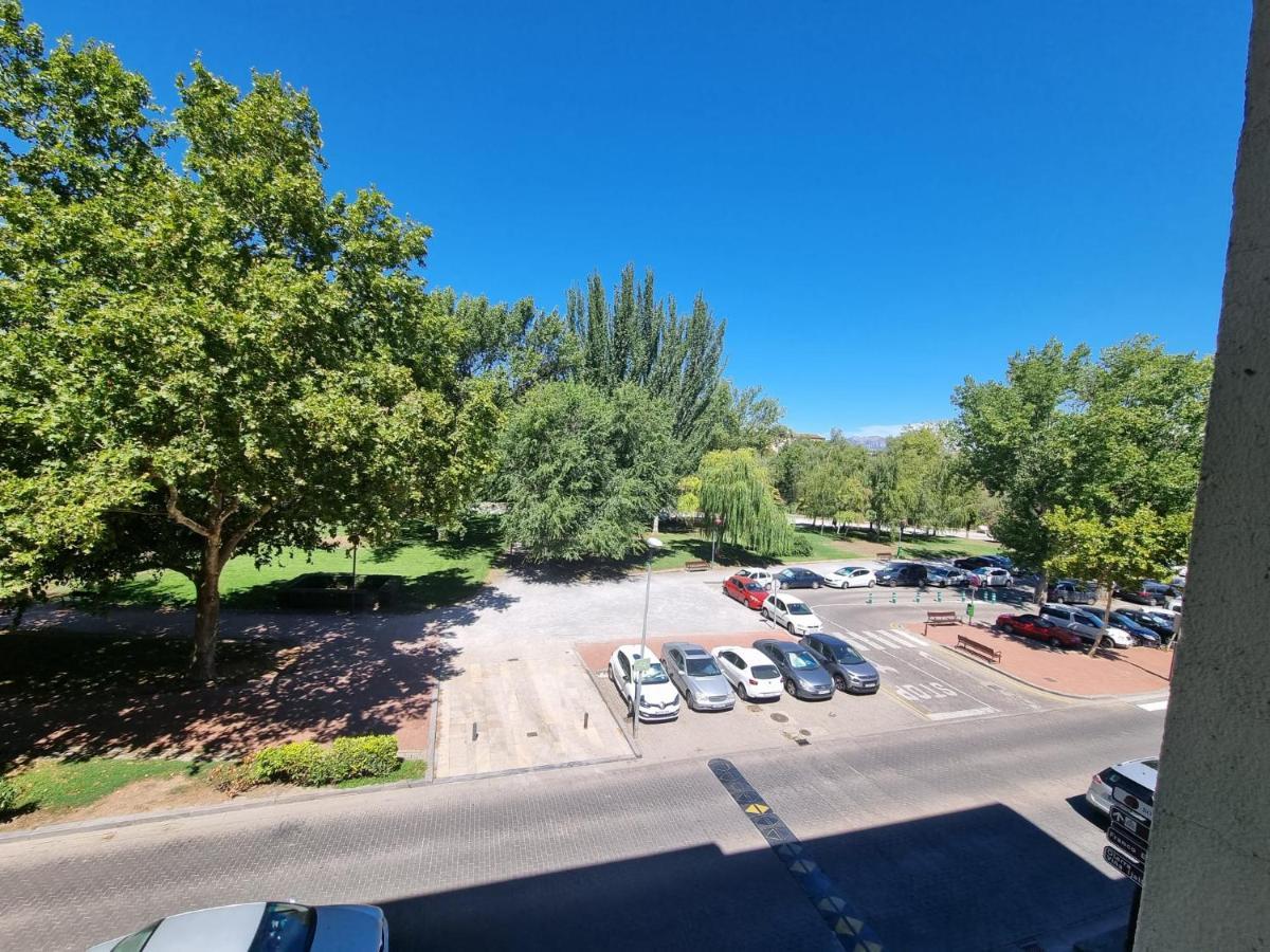 Un Rincon Con Vistas Al Parque Wifi Junto A Catedral By Apartamentos Логроньо Экстерьер фото
